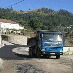 Estrada de Nogueira em fase avanada de construo
